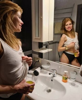 💋 Нежные ласки, страстные поцелуи и массаж – я знаю, как доставить удовольствие и расслабление одновременно. 💆♂️ Я хорошо знаю Москву и могу устроить настоящую экскурсию по местным достопримечательностям. 🏰 У меня опытные руки и чувственное тело, которые помогут тебе расслабиться после напряженного рабочего дня. 💆♂️ Мои отзывы говорят сами за себя - я заботлива и удовлетворю все твои желания. 🌟 Встречусь с тобой в самом сердце Москвы, чтобы наша встреча была незабываемой. 💕 Мирослава